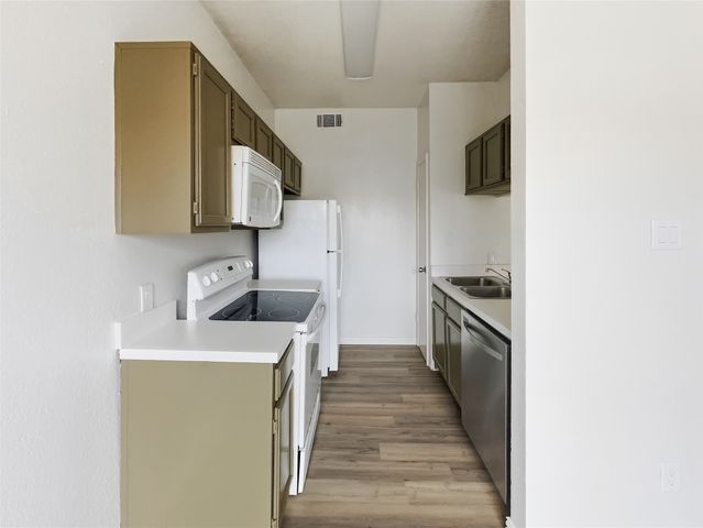 7126 Holly Hill Drive 304, Dallas, TX 75231