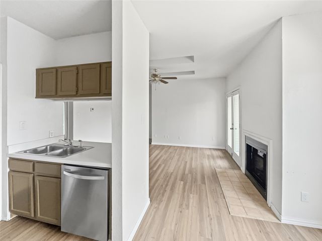 7126 Holly Hill Drive 304, Dallas, TX 75231