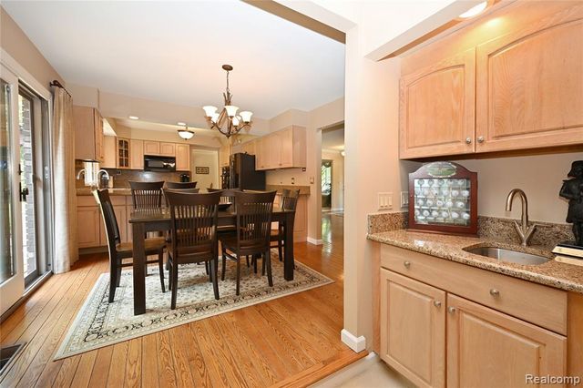 1958 Chancery Drive, Troy, MI 48085