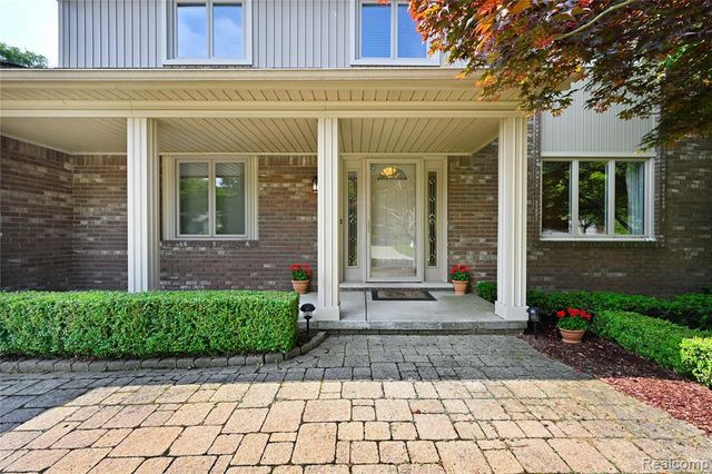 1958 Chancery Drive, Troy, MI 48085