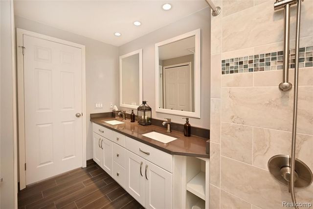 1958 Chancery Drive, Troy, MI 48085