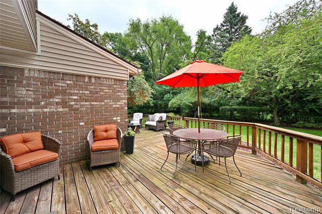1958 Chancery Drive, Troy, MI 48085