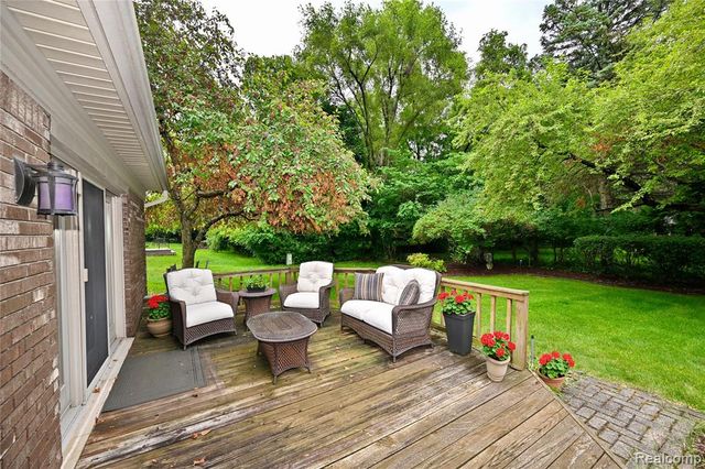 1958 Chancery Drive, Troy, MI 48085