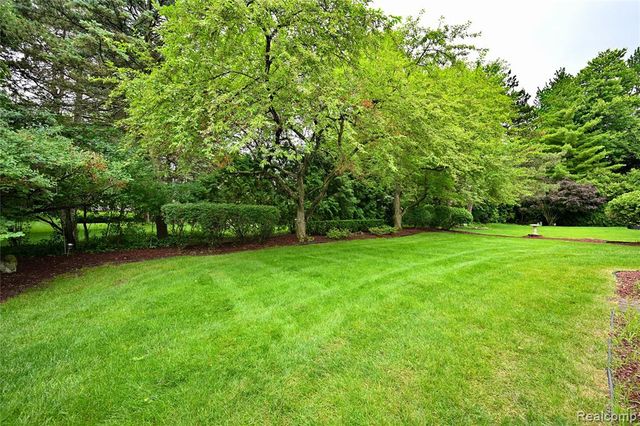 1958 Chancery Drive, Troy, MI 48085