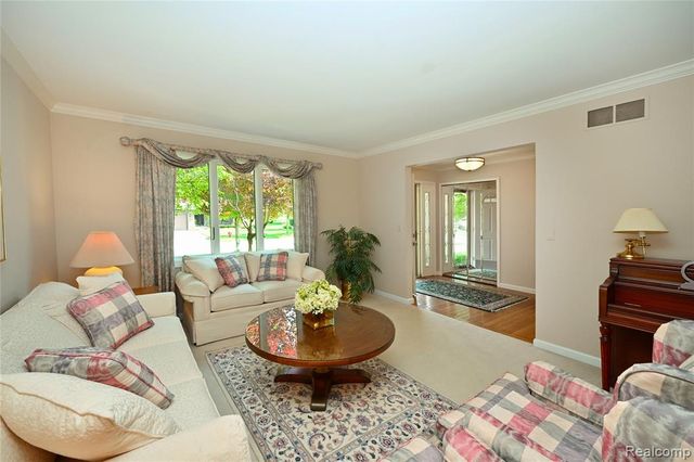 1958 Chancery Drive, Troy, MI 48085