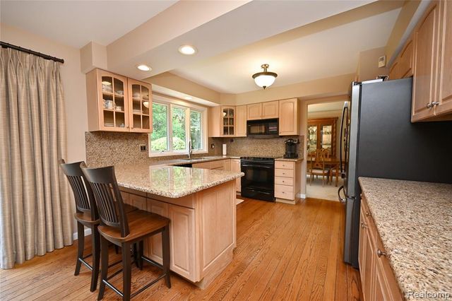 1958 Chancery Drive, Troy, MI 48085