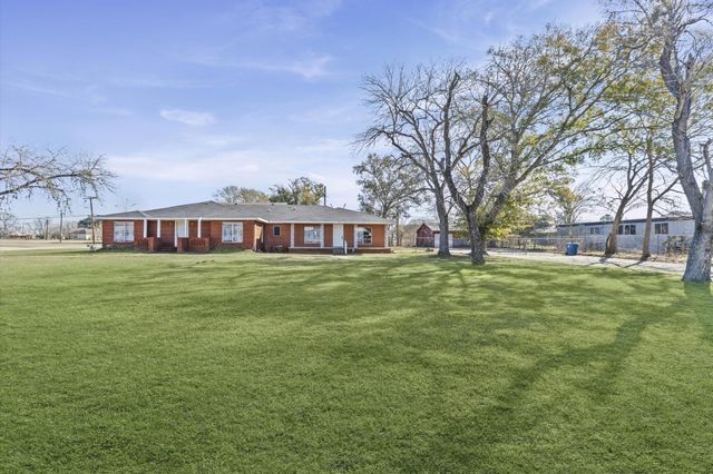 1106 5th Street, Hempstead, TX 77445