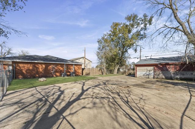 1106 5th Street, Hempstead, TX 77445