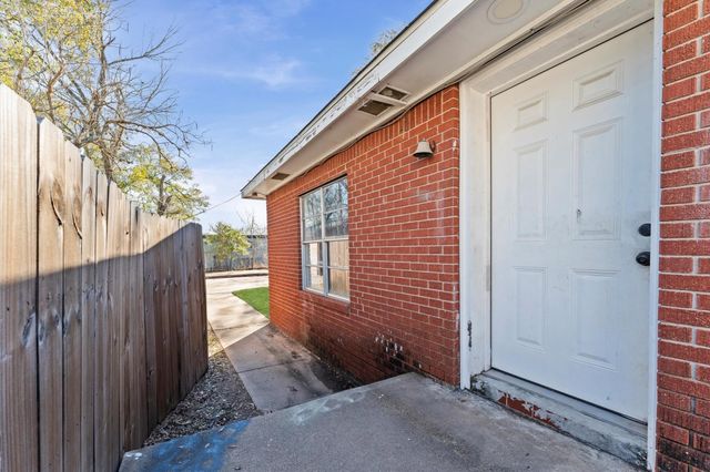 1106 5th Street, Hempstead, TX 77445