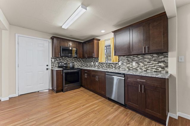 1106 5th Street, Hempstead, TX 77445