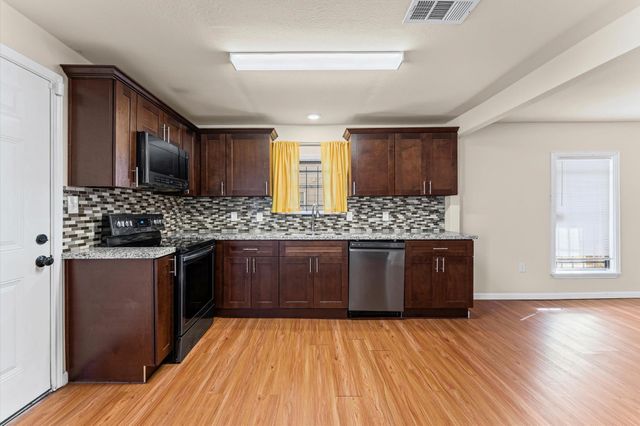 1106 5th Street, Hempstead, TX 77445