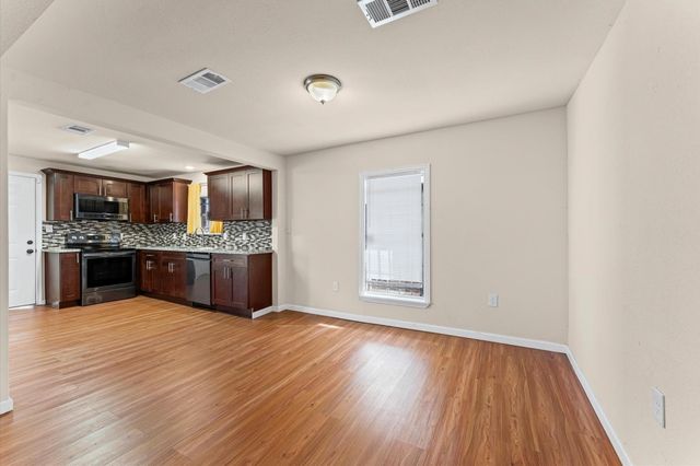 1106 5th Street, Hempstead, TX 77445