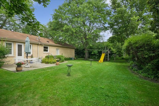 2324 Sumac Circle, Glenview, IL 60025