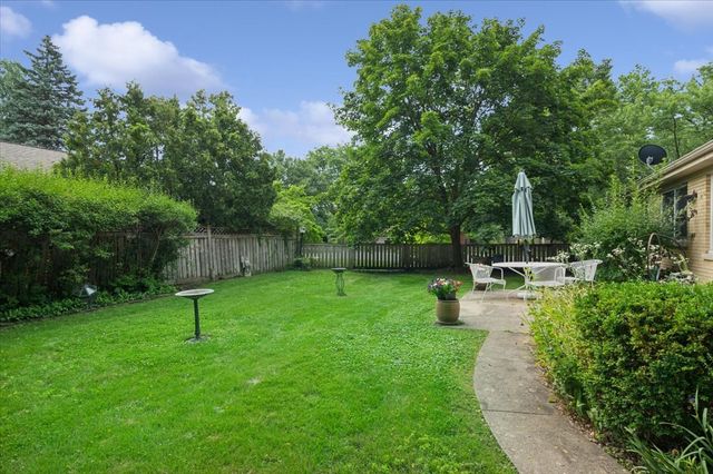 2324 Sumac Circle, Glenview, IL 60025