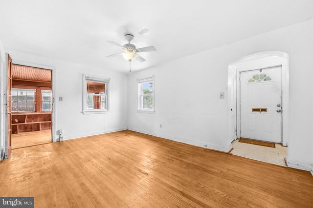 6713 GUDE, Takoma Park, MD 20912