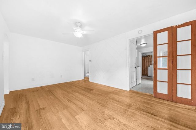 6713 GUDE, Takoma Park, MD 20912