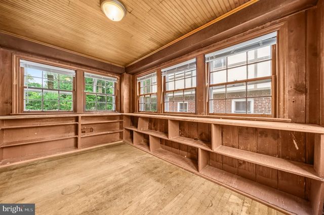 6713 GUDE, Takoma Park, MD 20912