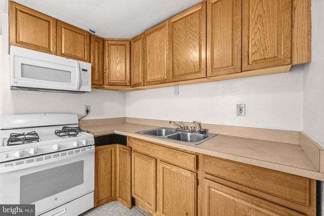 6713 GUDE, Takoma Park, MD 20912