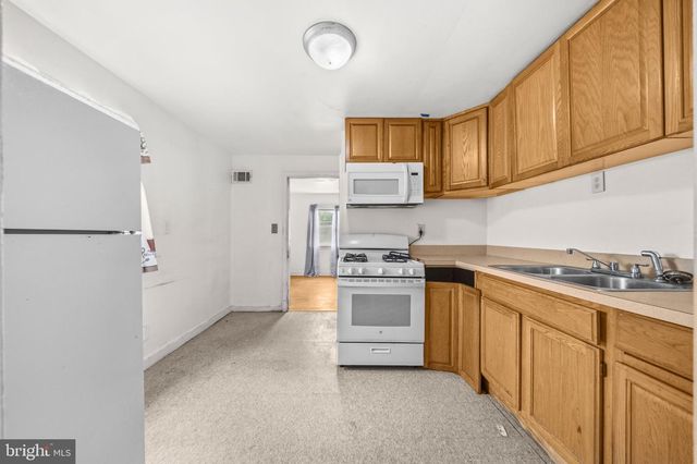 6713 GUDE, Takoma Park, MD 20912