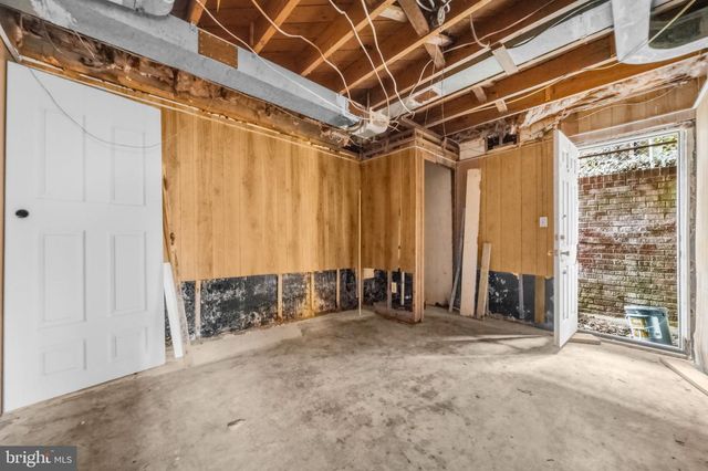 6713 GUDE, Takoma Park, MD 20912