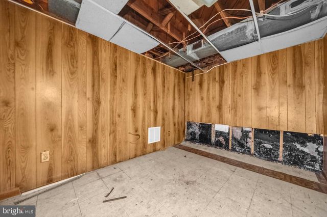 6713 GUDE, Takoma Park, MD 20912
