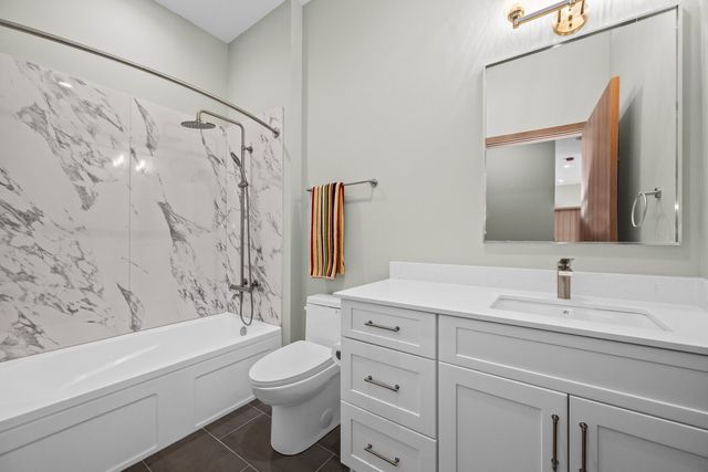839 Madison Street 302, Oak Park, IL 60302