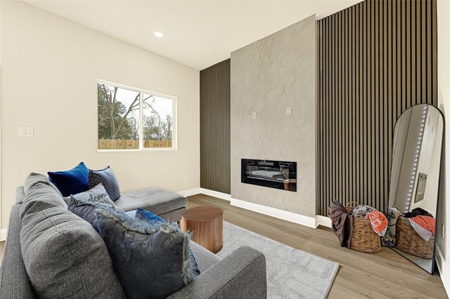 702 Savonna, Houston, TX 77095