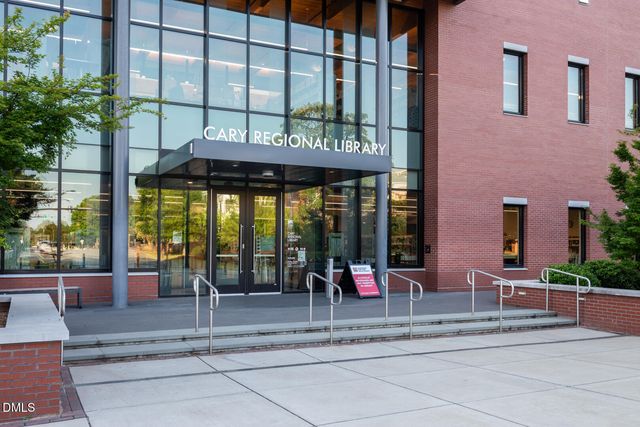 605 Hedrick Ridge Road 305, Cary, NC 27519