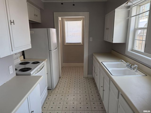 1708 S SPRING Street, Springfield, IL 62704