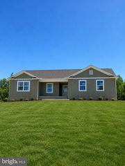 10918 DEERWOOD DR, Mercersburg, PA 17236