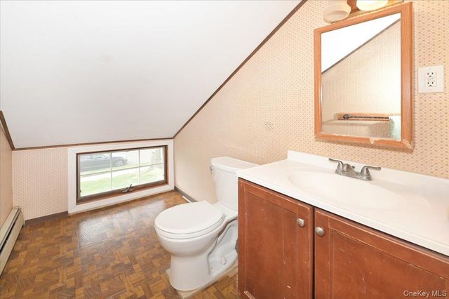 43 Flagstone Lane, Westbury, NY 11590