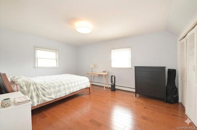 43 Flagstone Lane, Westbury, NY 11590