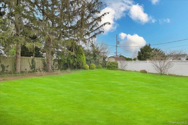 43 Flagstone Lane, Westbury, NY 11590