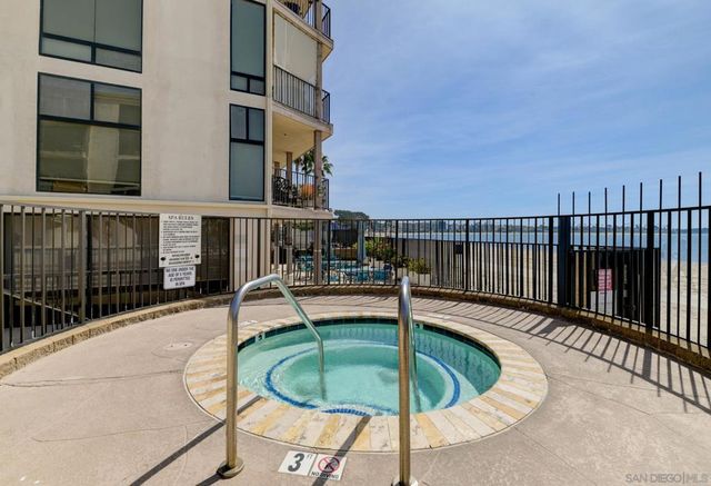 1125 Pacific Beach Dr 204, San Diego, CA 92109