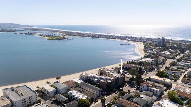 1125 Pacific Beach Dr 204, San Diego, CA 92109