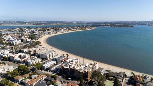 1125 Pacific Beach Dr 204, San Diego, CA 92109