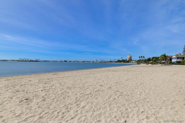 1125 Pacific Beach Dr 204, San Diego, CA 92109