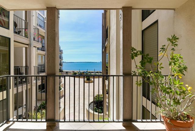 1125 Pacific Beach Dr 204, San Diego, CA 92109