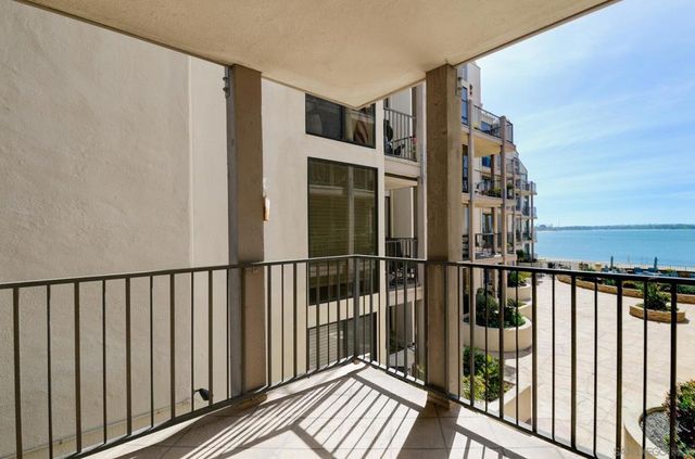 1125 Pacific Beach Dr 204, San Diego, CA 92109