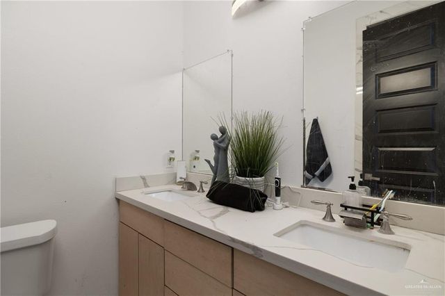 605 S J Hernandez Street, Weslaco, TX 78596