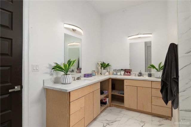 605 S J Hernandez Street, Weslaco, TX 78596