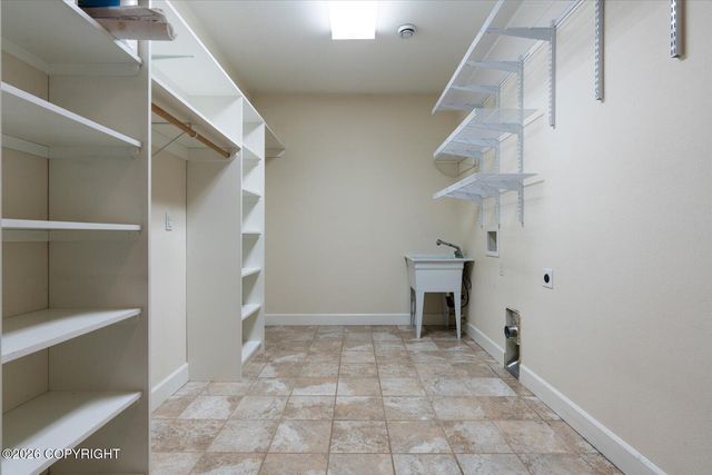 6294 Aldona Circle, Anchorage, AK 99504