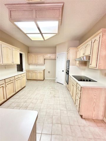2517 Thunderbird Drive, Orange, TX 77630