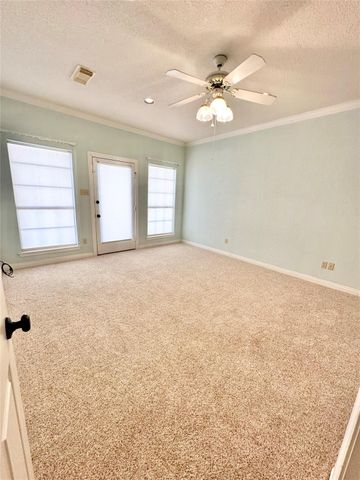 2517 Thunderbird Drive, Orange, TX 77630