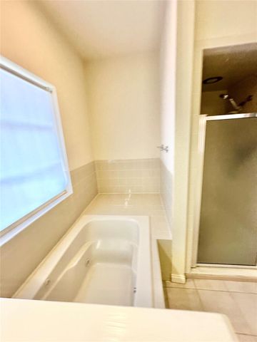 2517 Thunderbird Drive, Orange, TX 77630