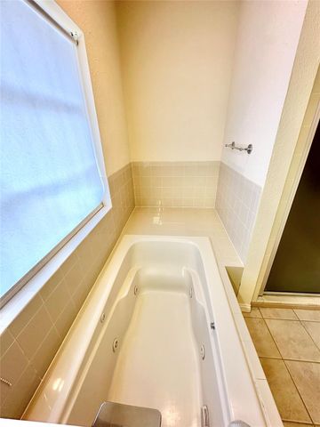 2517 Thunderbird Drive, Orange, TX 77630
