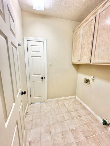 2517 Thunderbird Drive, Orange, TX 77630