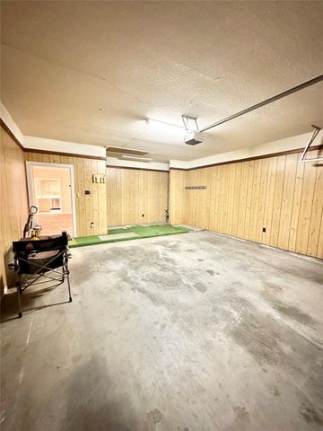 2517 Thunderbird Drive, Orange, TX 77630