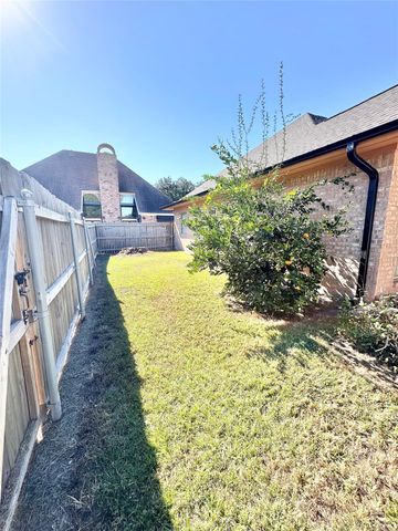 2517 Thunderbird Drive, Orange, TX 77630
