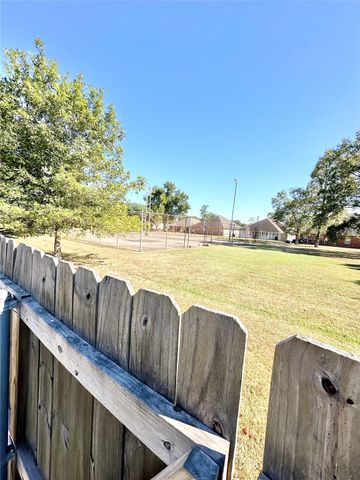 2517 Thunderbird Drive, Orange, TX 77630